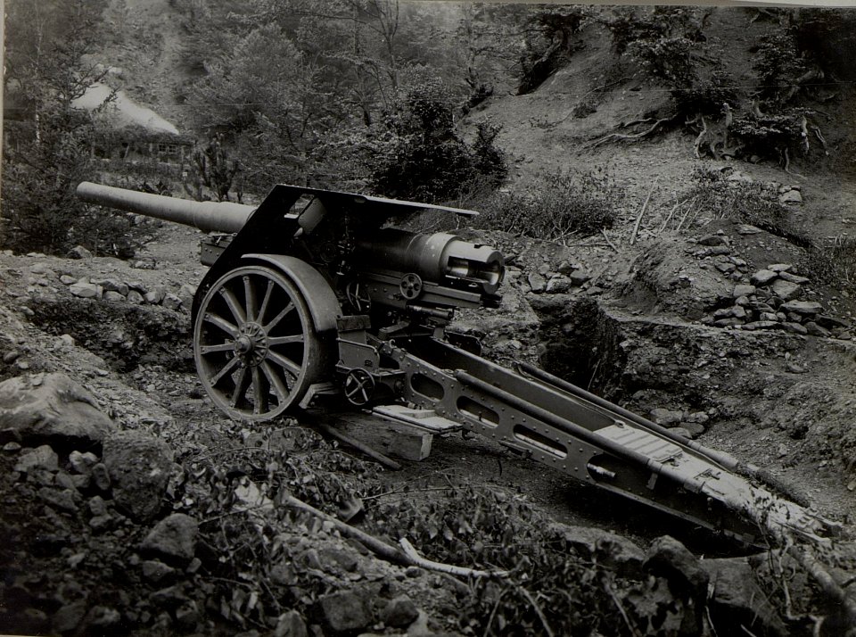 15cm Belagerungskanone M.15 in Stellung bei Harya an der rumänischen Grenze Juni 1917 (BildID 15455541)