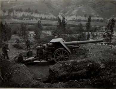15cm Belagerungskanone M.15 in Stellung bei Harya an der rumänischen Grenze Juni 1917 (BildID 15455527)