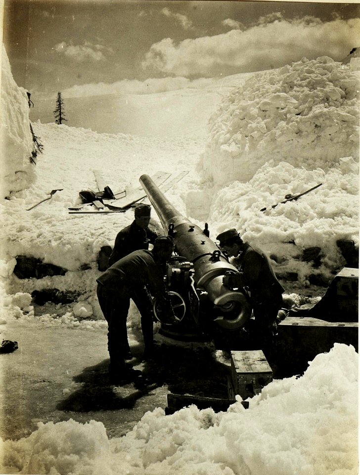 15cm Marine-Geschütz L-40 auf der Rattendorfer-Alpe. (2-5.1917.) (BildID 15500701)