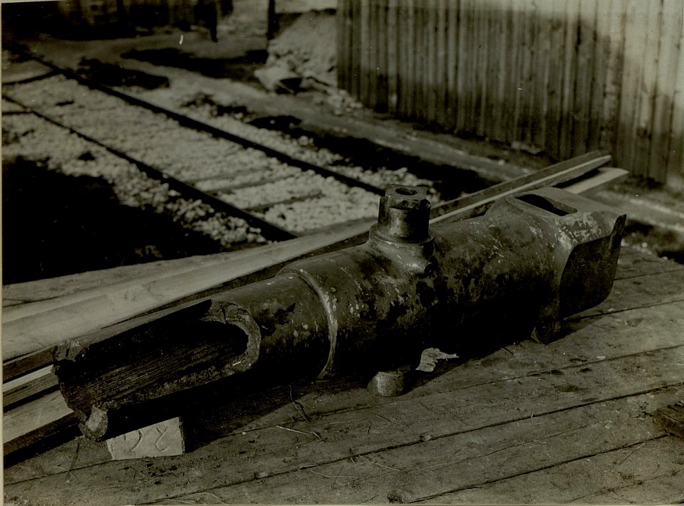 15cm M.89 belgisches Haubitzrohe beim Schuss abgesprungen. (BildID 15481478)