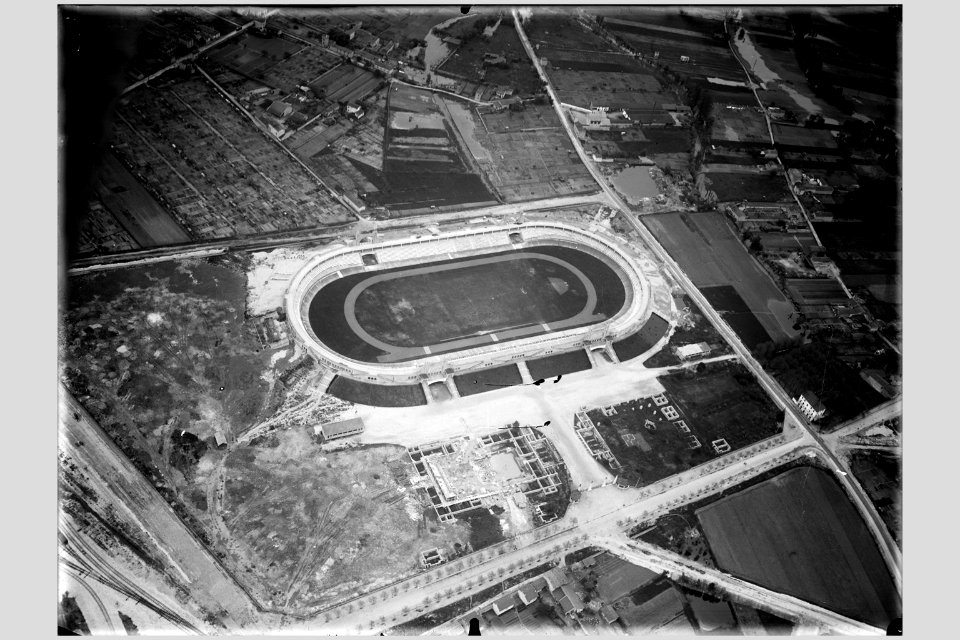 15PH1 656 - Vue aérienne oblique du stade de Gerland - Tony Garnier
