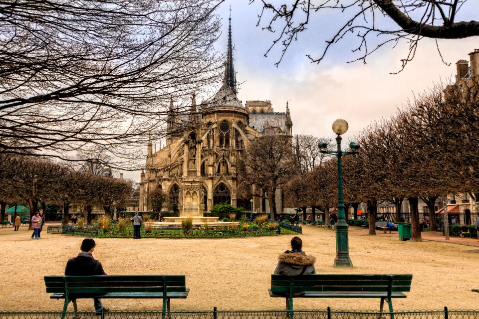 Notre-dame garden fall