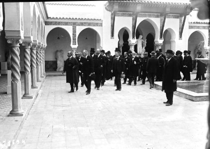 16-4-22, inauguration de l'exposition (coloniale) de Marseille, visite (du Palais) de l'Algérie (par MM. Albert Sarraut et Lucien Dior) - (photographie de presse) - (Agence Rol)