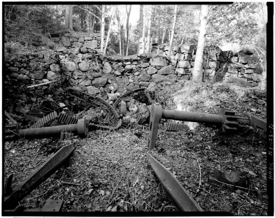 16. Jet Lowe, Photographer, June 1978. MCINTYRE IRON WORKS. VIEW NORTH TOWARDS WHEEL PIT, CRANKSHAFTS IN THE FOREGROUND - LOC - hhh.ny0915.photos.116621p