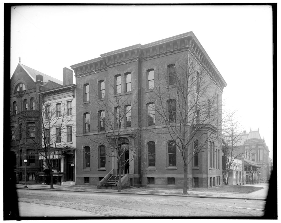 1600 block of H Street, N.W., Washington, D.C., showing Handicraft School at left, 1622 H Street, and American Red Cross building at right, 1624 H Street, with 17th Street corner leading to LOC hec.13523