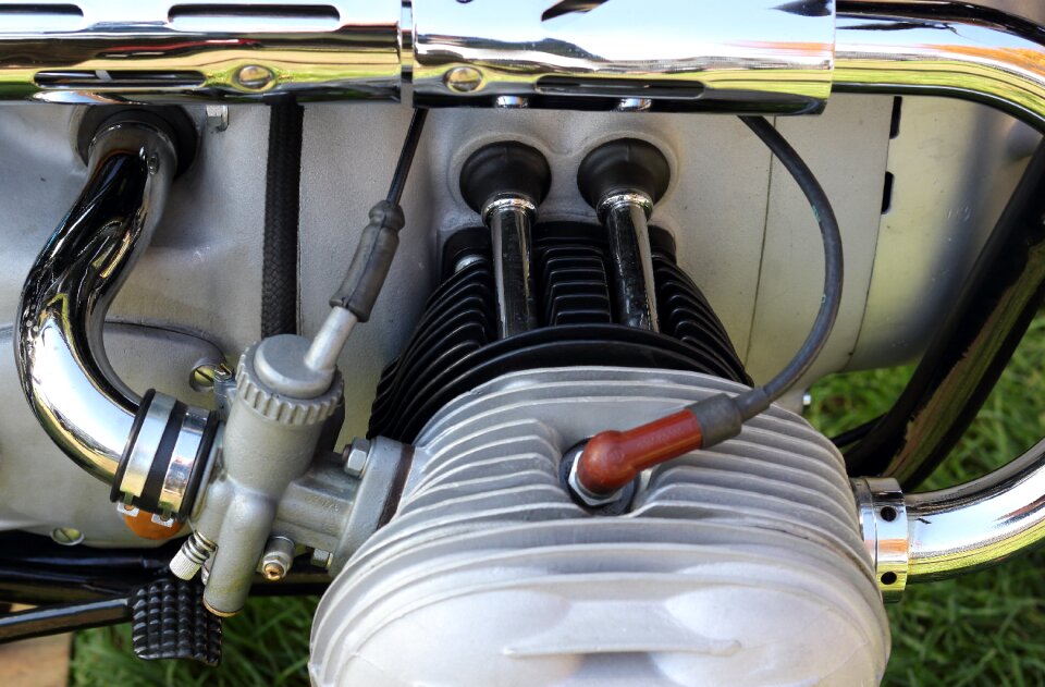 Carburettor ignition spark plug