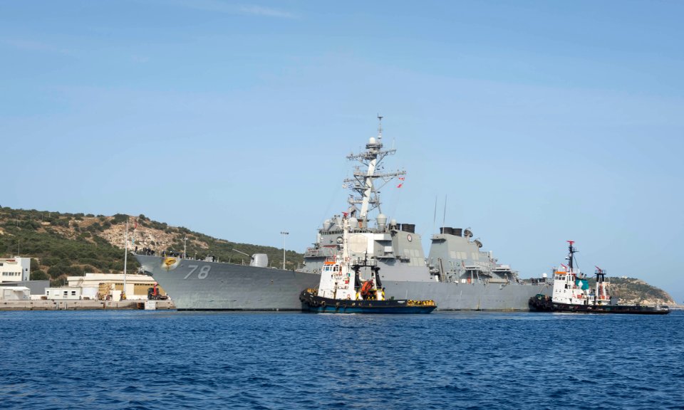 160416-N-FQ994-468 (26471978846)