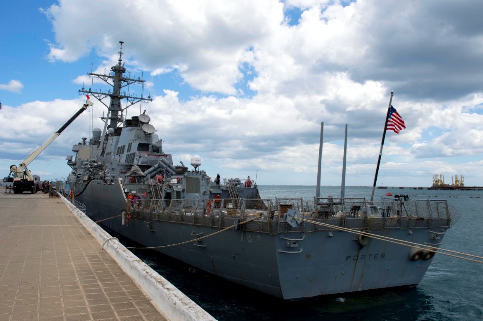 160502-N-FQ994-019 (26720334541)