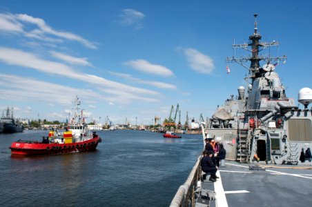 160608-N-FQ994-076 (26930056363)