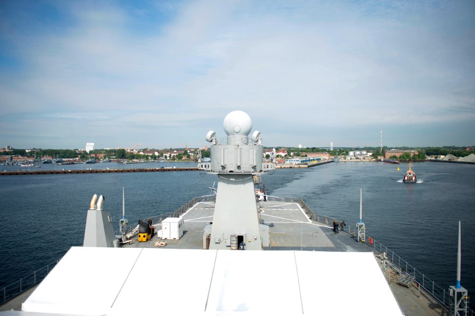 160623-N-KP948-015 (27575271170)