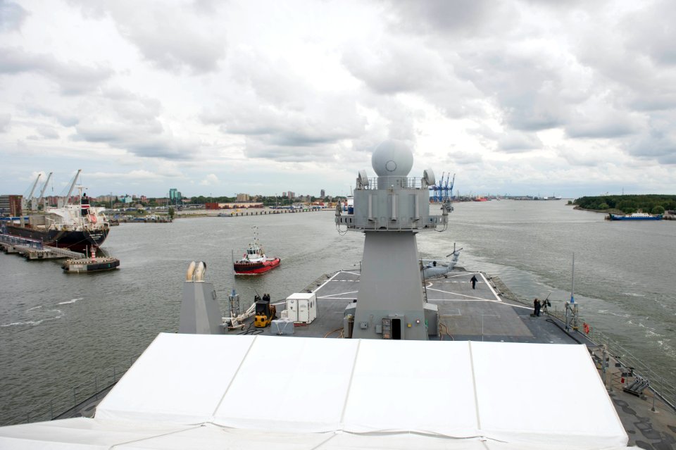 160703-N-KP948-112 (27840658470)