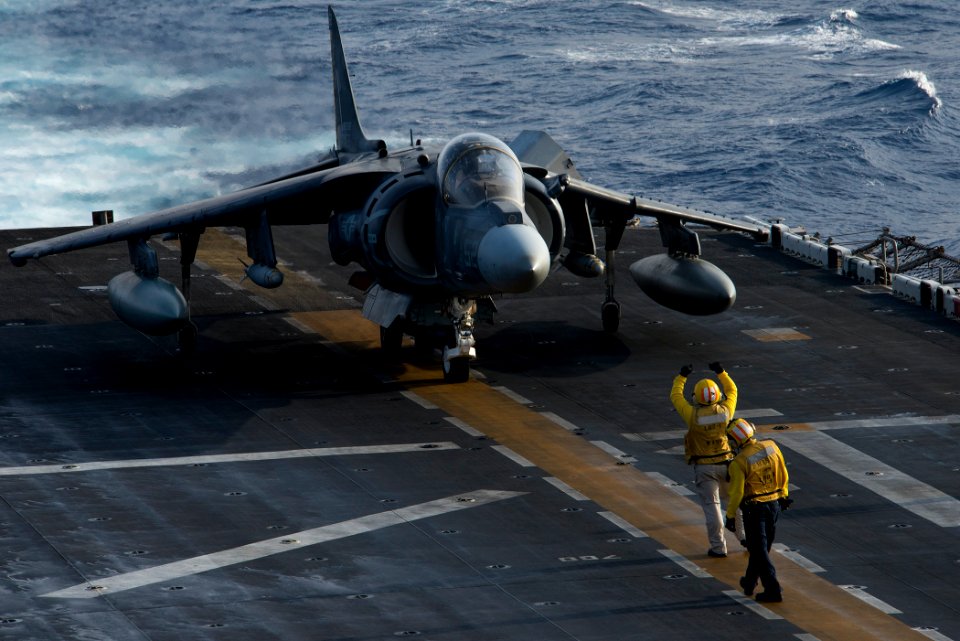 161002-N-VK310-009 (30142369752)
