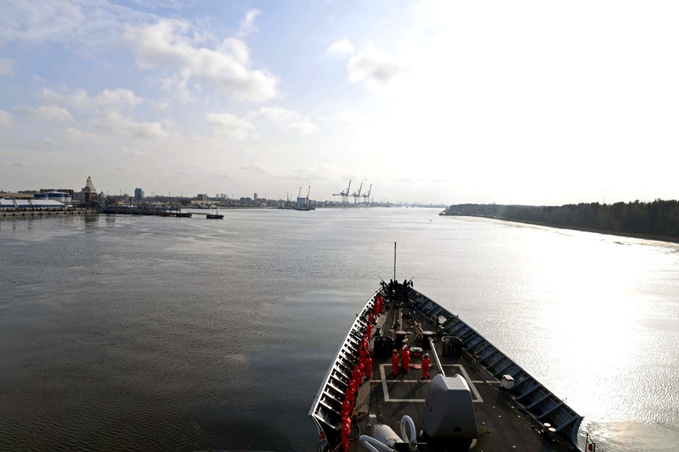 170206-N-VK873-095 (32705871726)