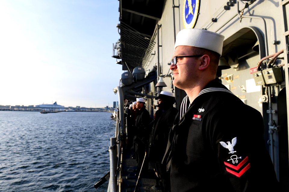 170222-N-VK873-087 (32671982590)