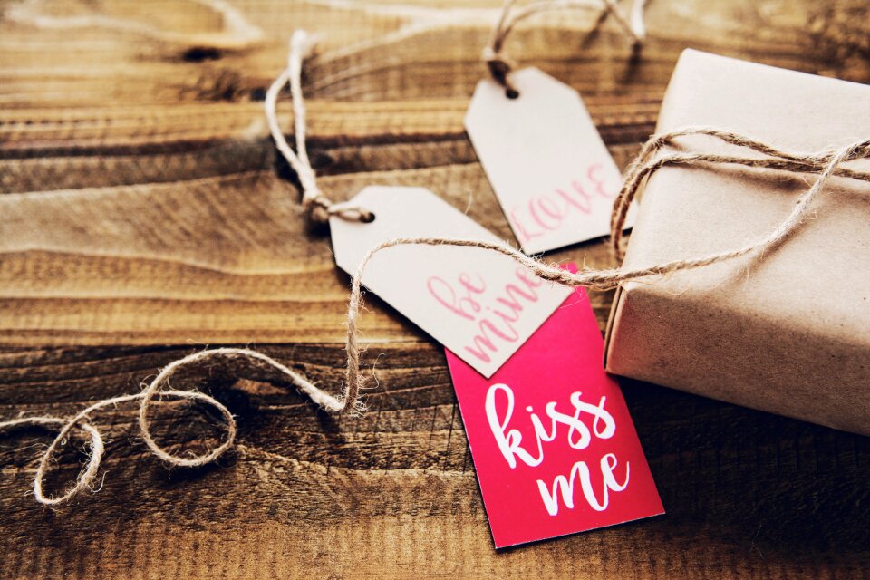 Wrap tag brown table