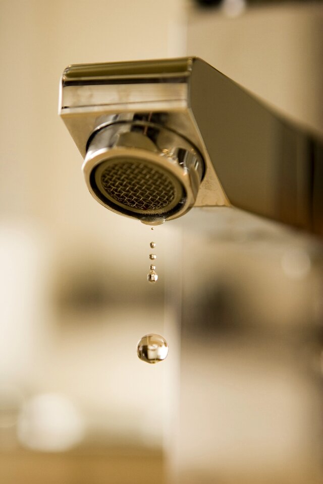 Taps water bathroom