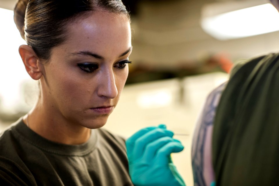 170711-N-GC965-0023 - HM3 (FMF) Lauren Robshaw, USN