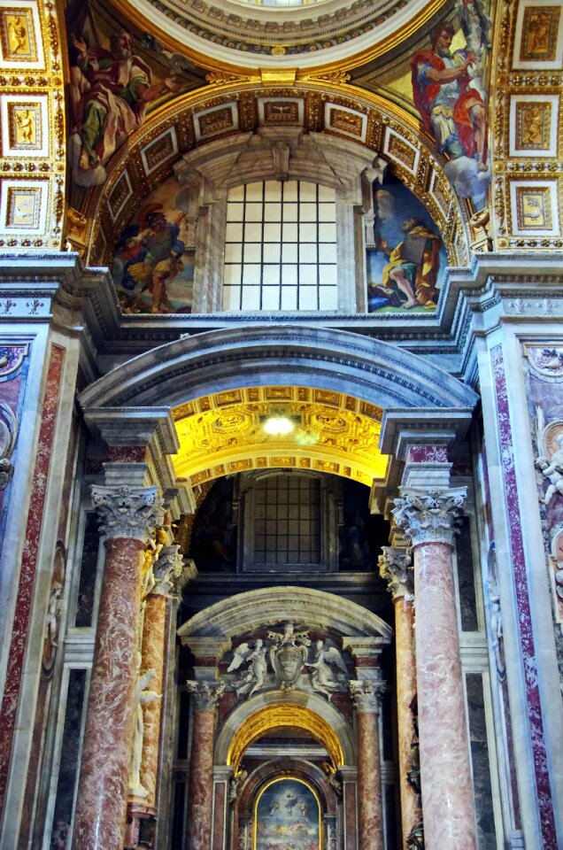St-pierre cathedral columns