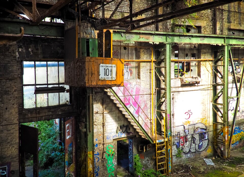 Pforphoto old decay