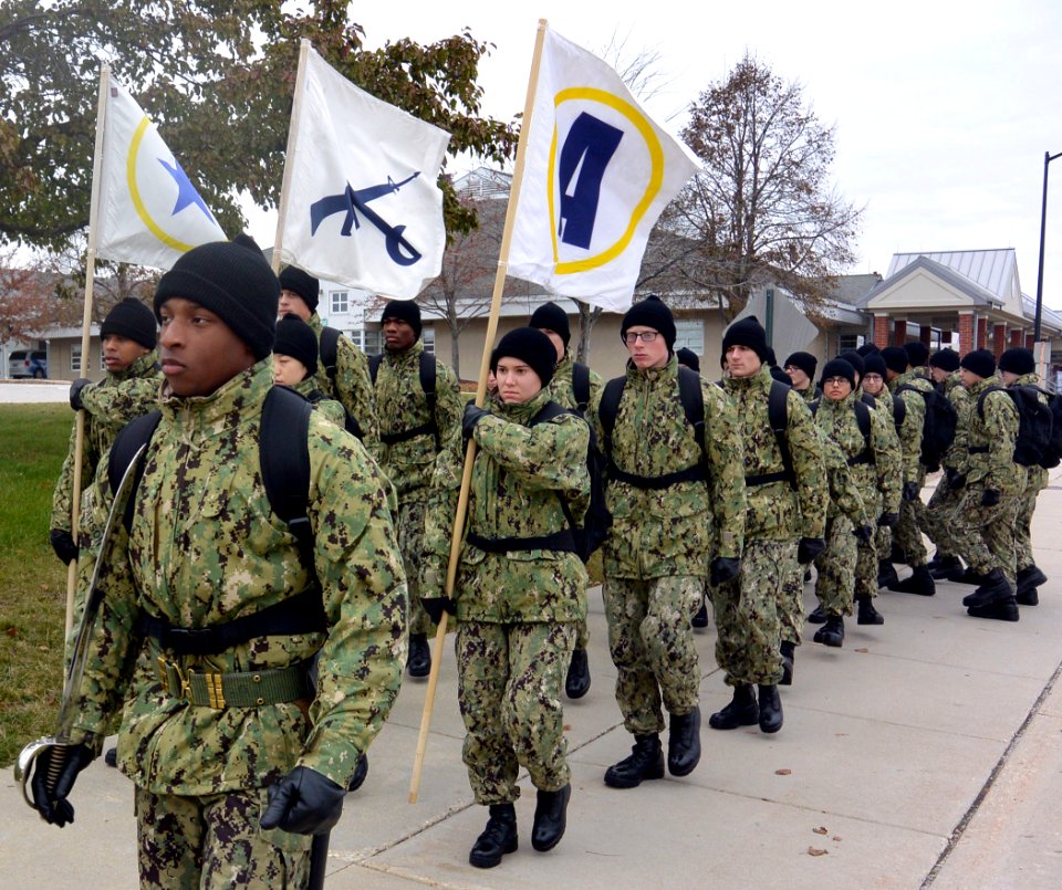 171114-N-IK959-765 - Recruits at Great Lakes