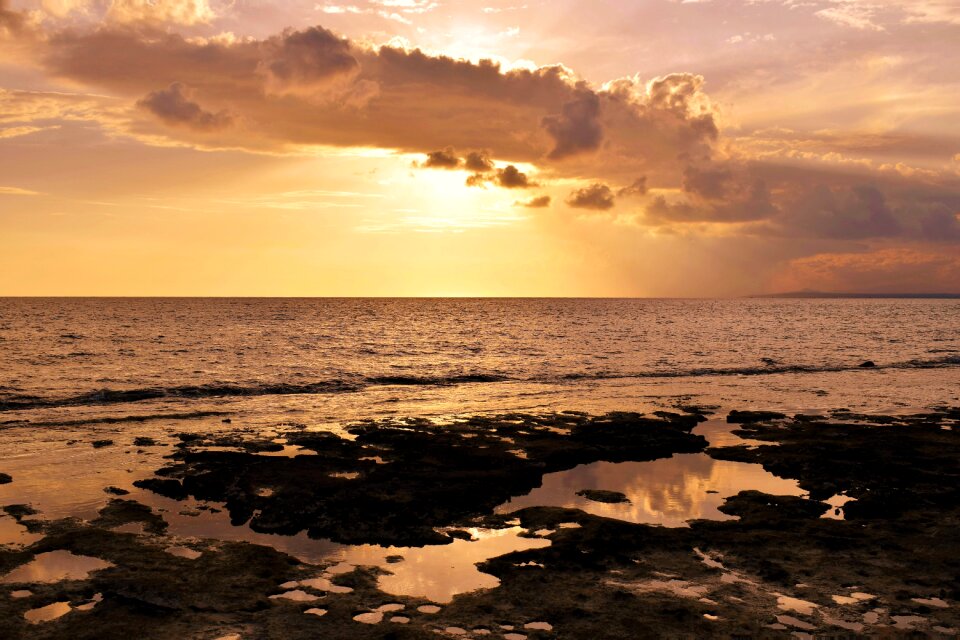 Clouds waves horizon