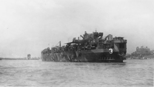 USS AVENTINUS (ARVE-3) off Memphis, Tennessee, May 25th 1945. (51162254580)