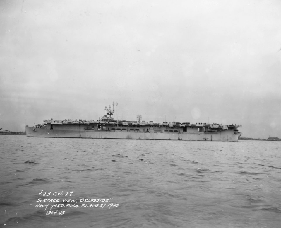 USS Cabot (CVL-28) Off the Philadelphia Navy Yard, Pennsylvania, August 1943. (50988694071)