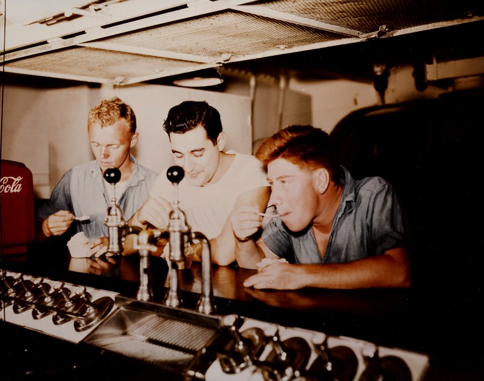 US Navy Cruiser, 1945 (50350779832)