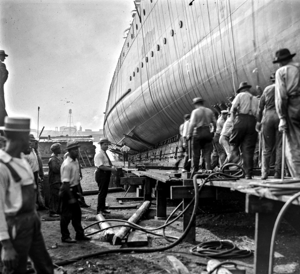 USS Amphitrite (BM-2) on the slipway before launching, 7 June 1883. (49424083331)
