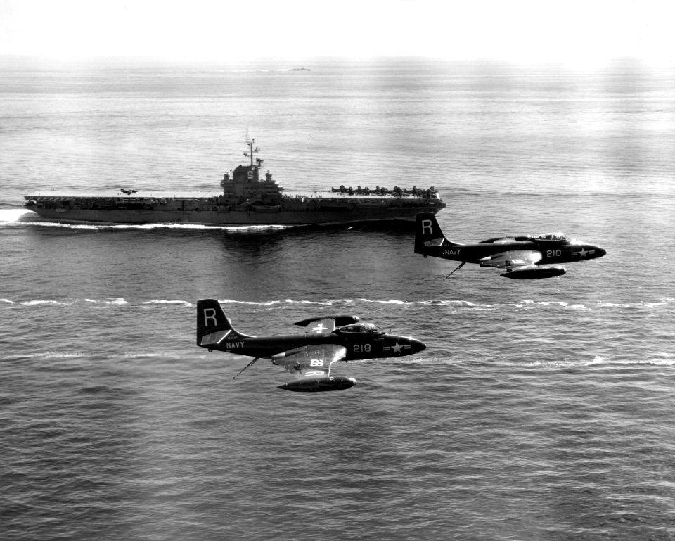 USS Essex (CV-9) (51072252142)