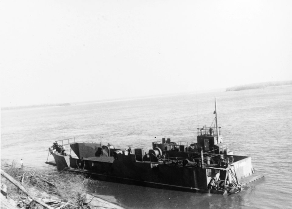 USS LCT-1400 off Island 35, just below Reverie, Tennessee, November 23rd 1944. (51160485817)
