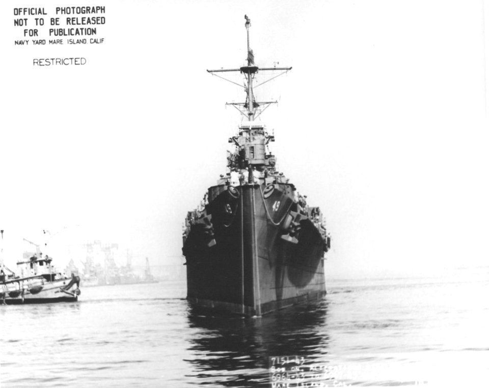 USS St Louis (CL-49) departing Mare Island on 16 October 1943. (50073387037)