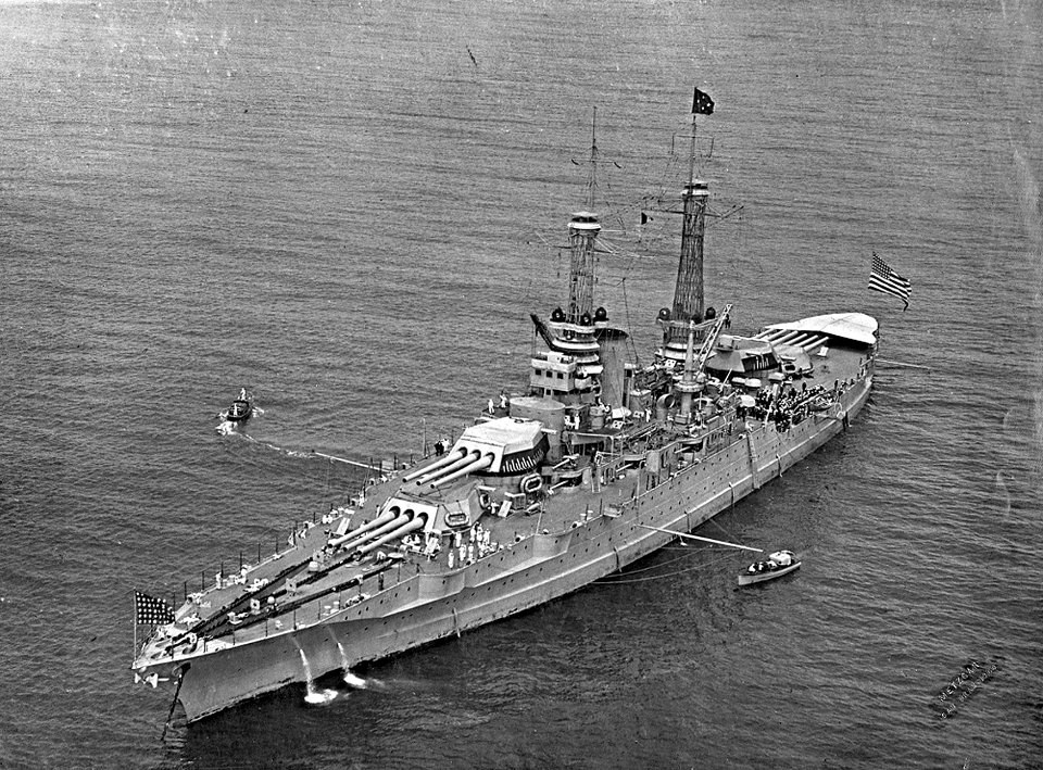 USS New Mexico (BB-40) in the Culebra Cut, Panama Canal circa pre-modernization (pre-1925) (49690366118)