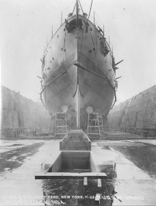 USS Wyoming (BB-32) in dry dock NO 4, Brooklyn Navy Yard on 22 November 1912. (49652422657)