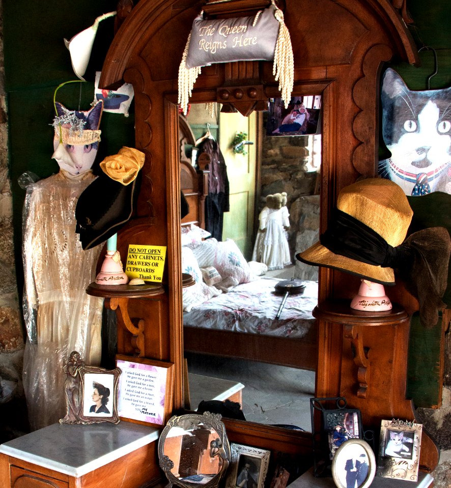 Vanity Table (14429108395)