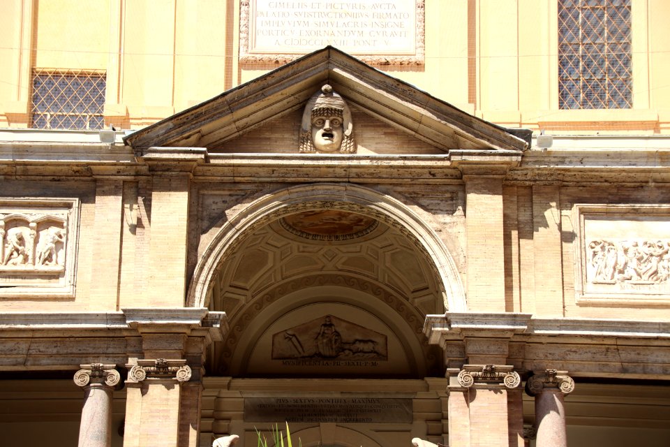 Vatican Museum (48465380562)