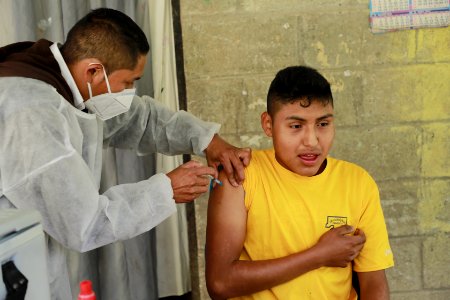 Vacunación anti covid en Jalapa (51567068524)