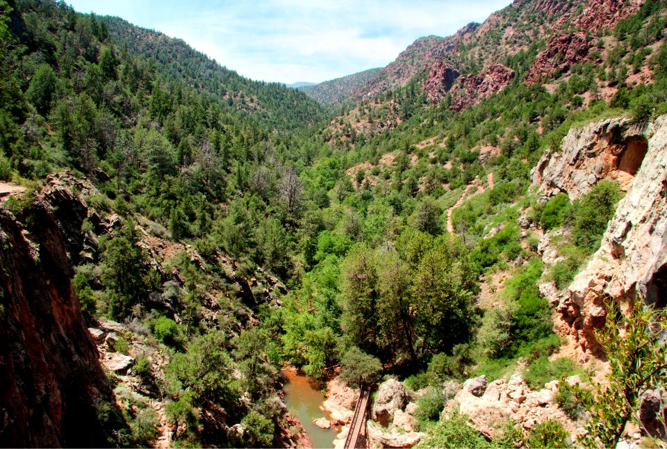 Valley Scene (38080693725)