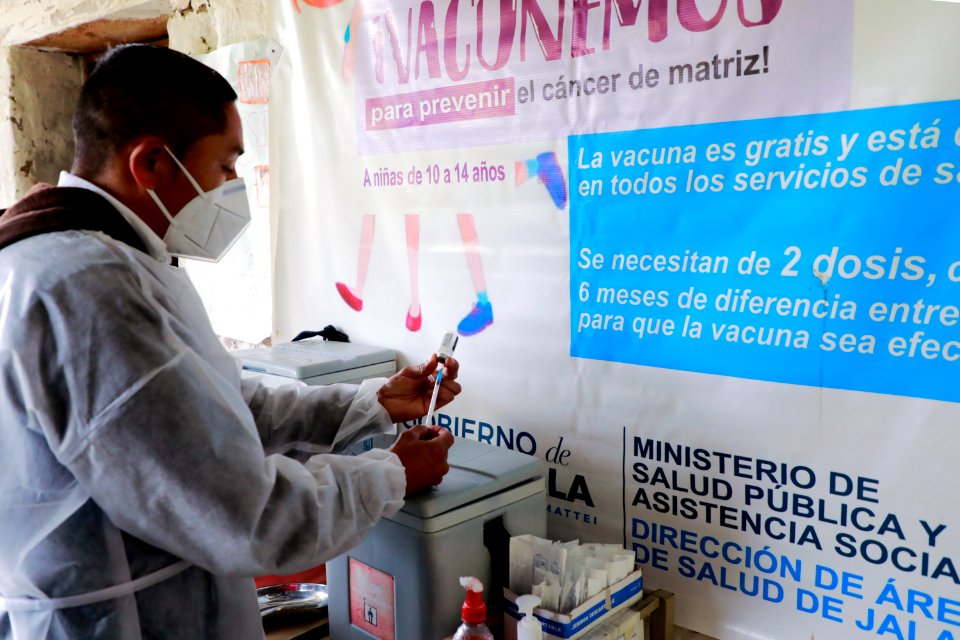 Vacunación anti covid en Jalapa (51566385106)