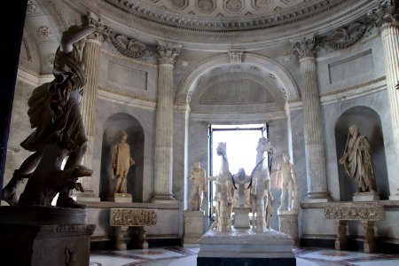 Vatican Museum (48466454402)