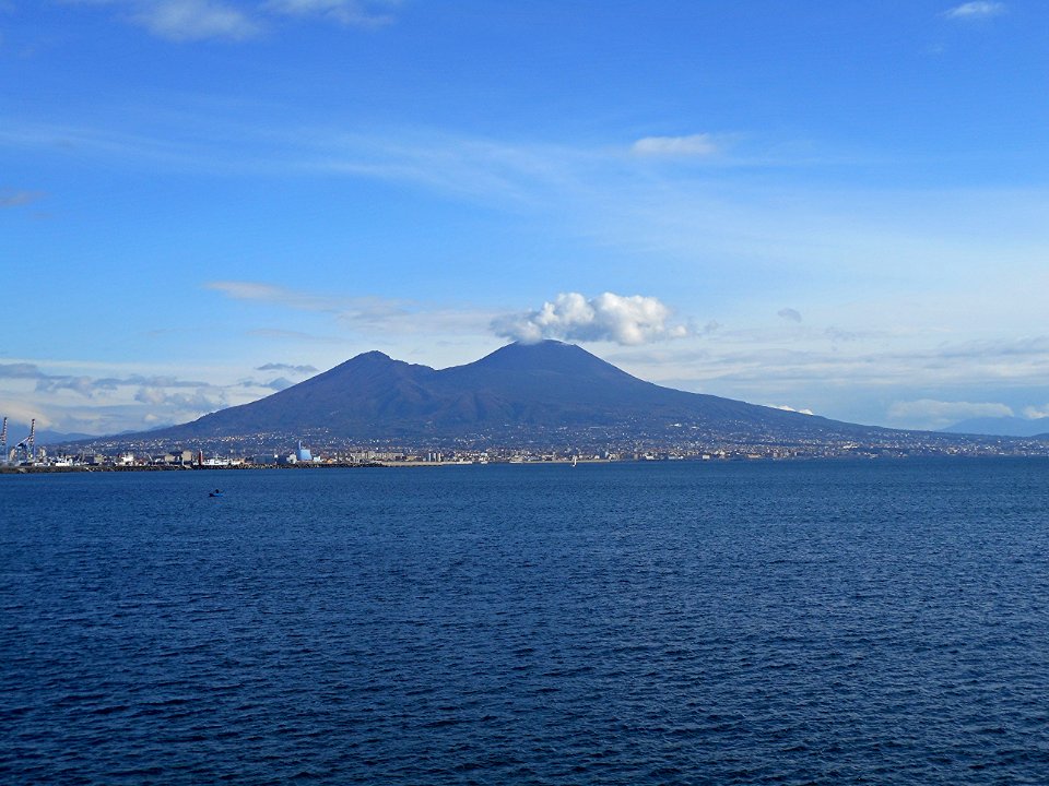 Vesuvius today - Naples (23276802026)