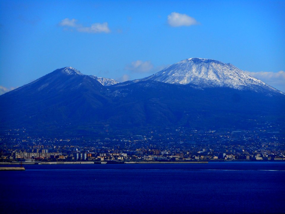 Vesuvius today, February 15, 2018 (40282071951)
