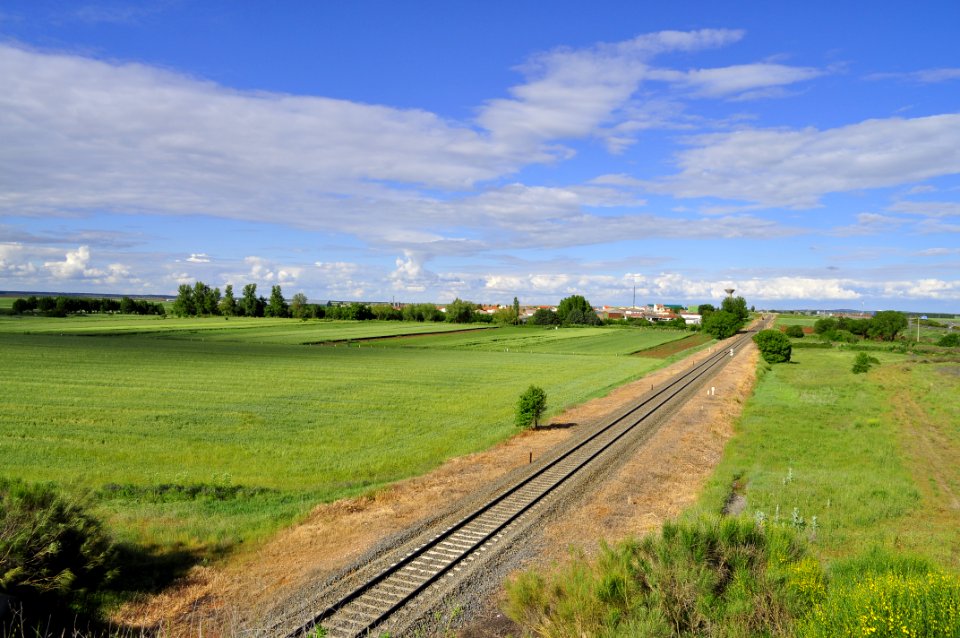Via towards the village (27619191467)