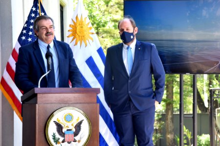 Visita del Buque USCG Cutter Stone de la Guardia Costera de EE.UU. al Puerto de Montevideo. (50880568178)