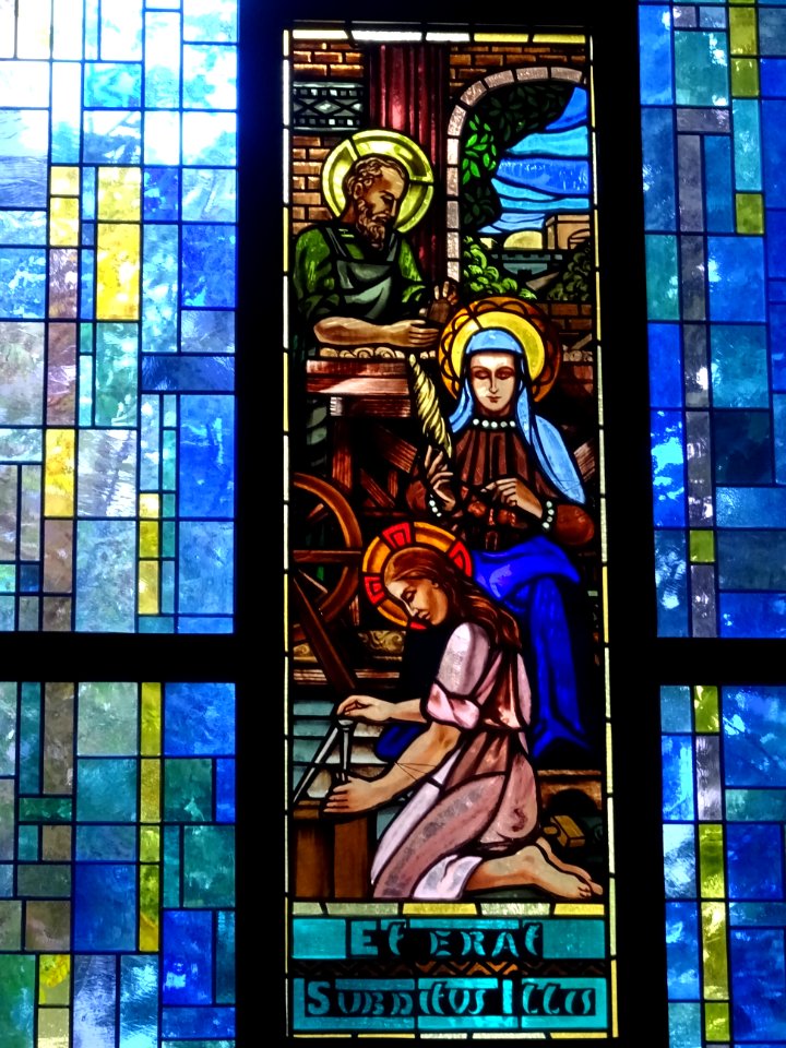 Vitrail et il leur était soumis église Notre-Dame-de-Nazareth Paris 15eme arrondissement