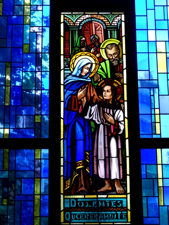 Vitrail recouvrement de Jésus au Temple Notre-Dame-de-Nazareth Paris 15eme arrondissement
