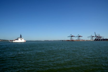 Visita del Buque USCG Cutter Stone de la Guardia Costera de EE.UU. al Puerto de Montevideo. (50881286436)