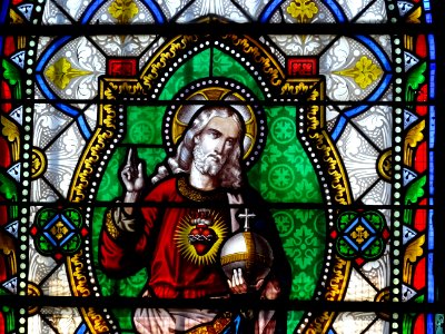 Vitrail, intérieur de l'église St-Blaise, Apchon, Cantal
