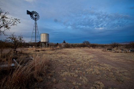 Water tower and windmill (26425583860)