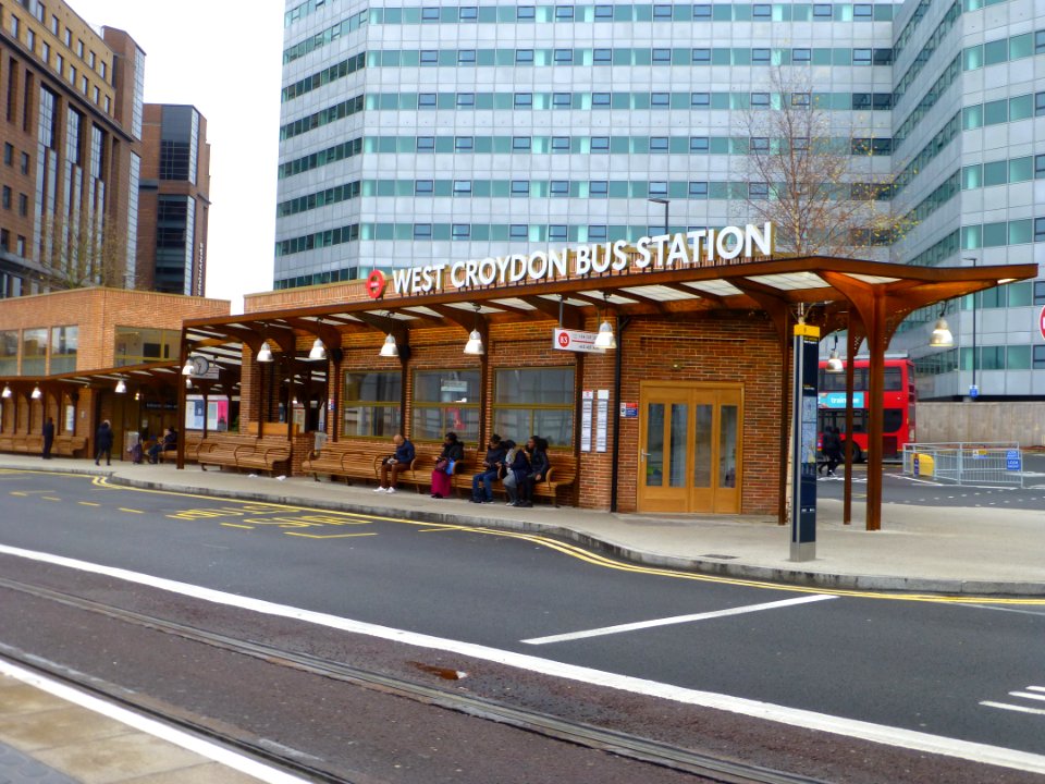 WestCroydonBusStn-P1390560 (31179177032)